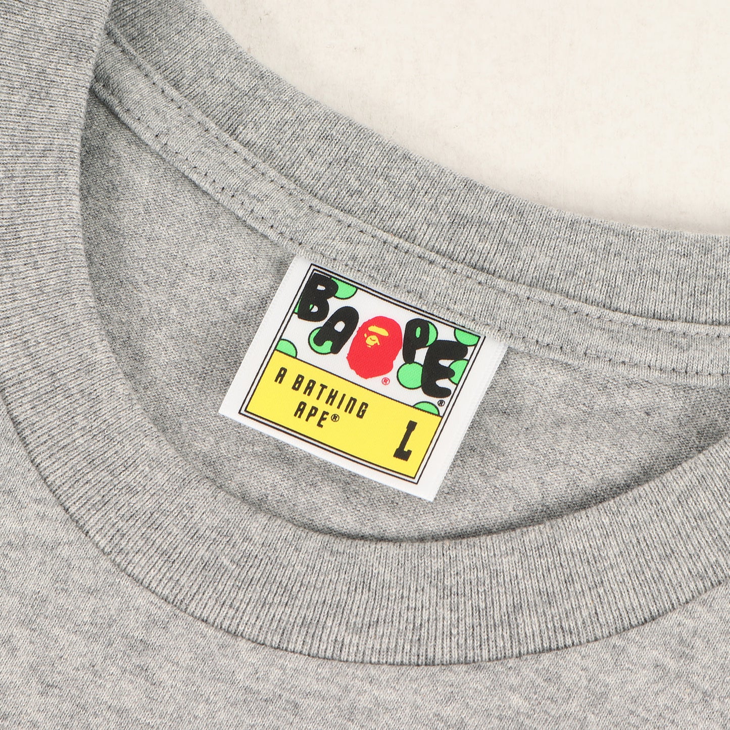 22AW エンブレム グラフィック Tシャツ