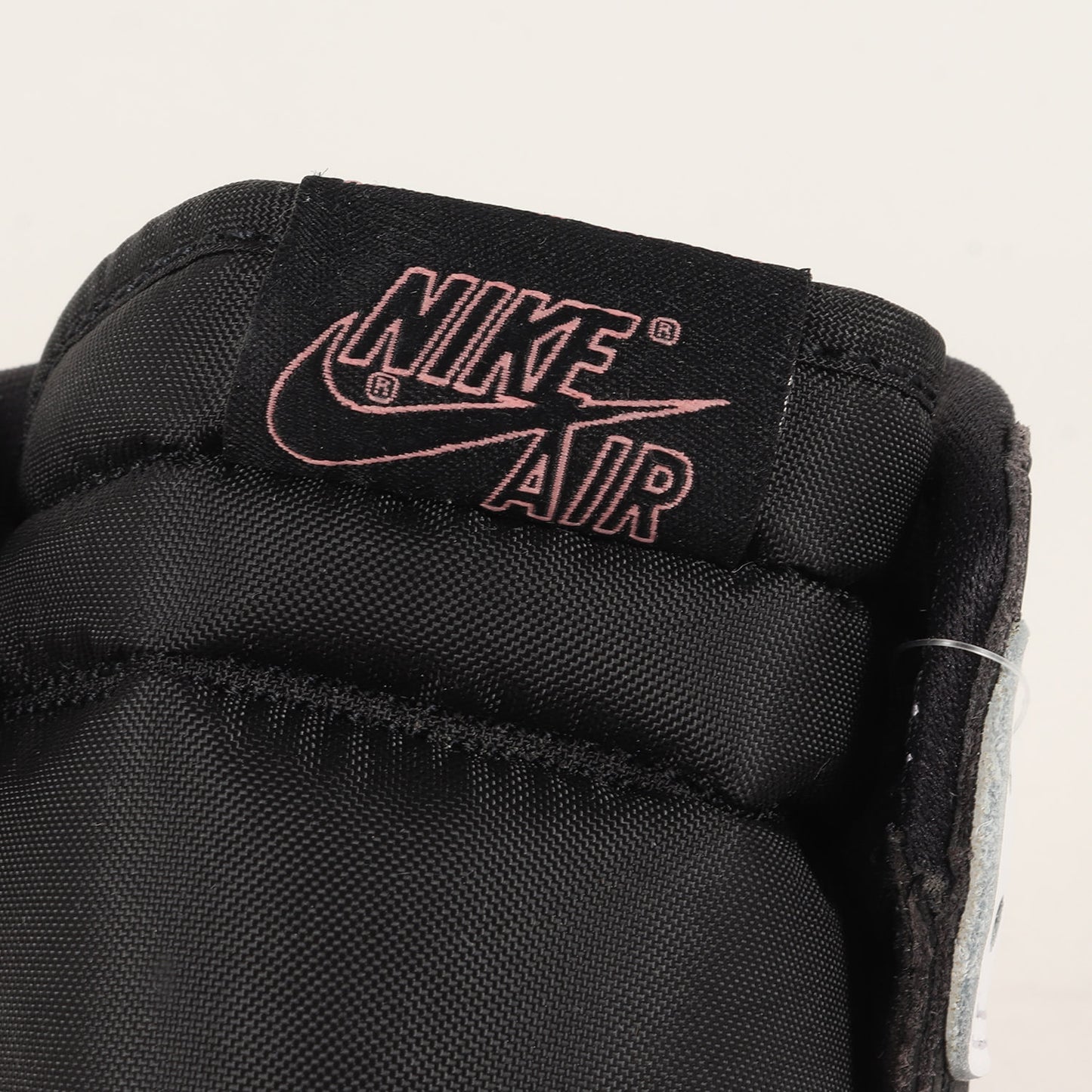 AIR JORDAN 1 RETRO HIGH OG BLEACHED CORAL (555088-108)