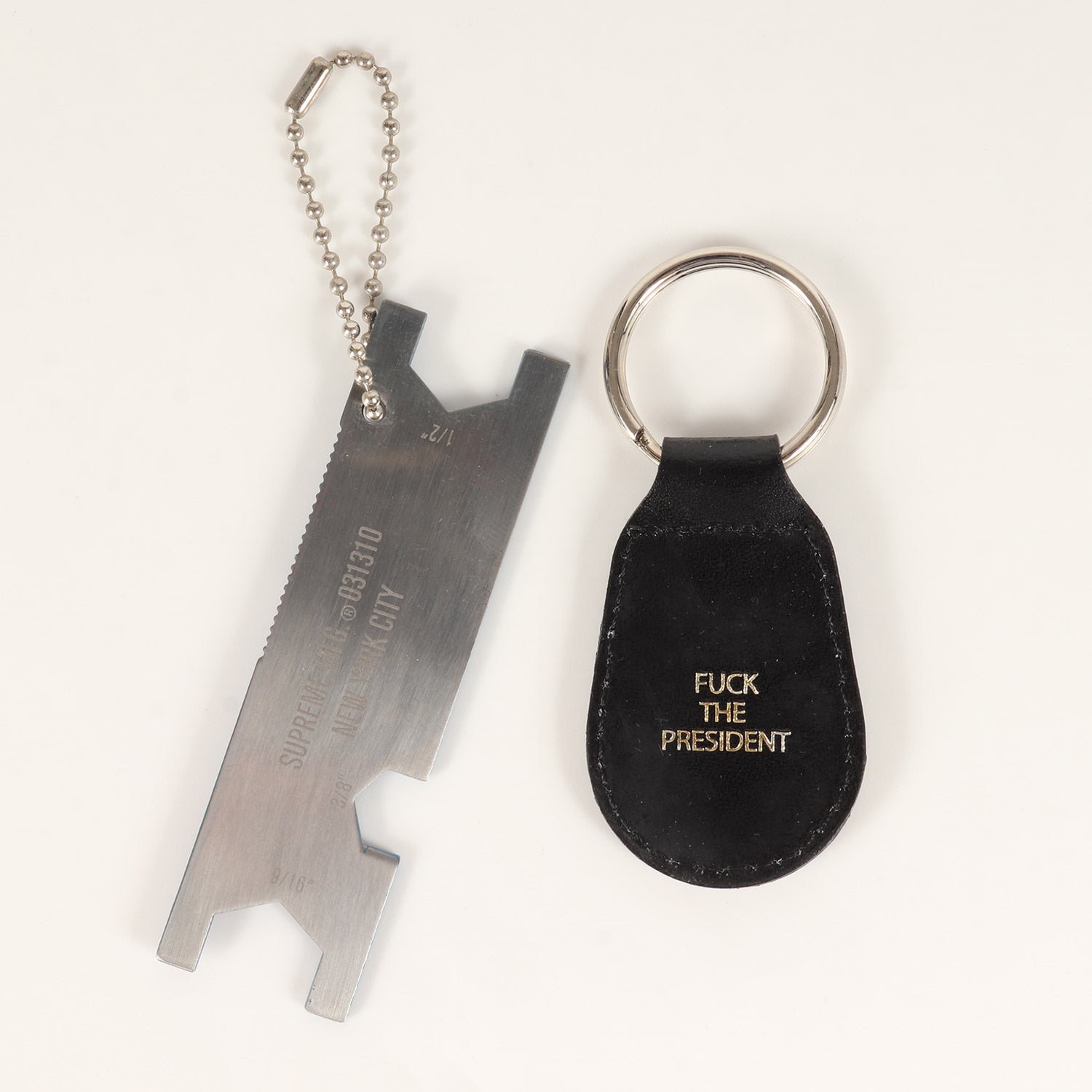 Supreme (シュプリーム) キーチェーン / キーホルダー 2種セット(Skate Tool Keychain / Pledge  Allegiance Keychain) – ブランド古着の通販・買取 | BEEGLE by Boo-Bee