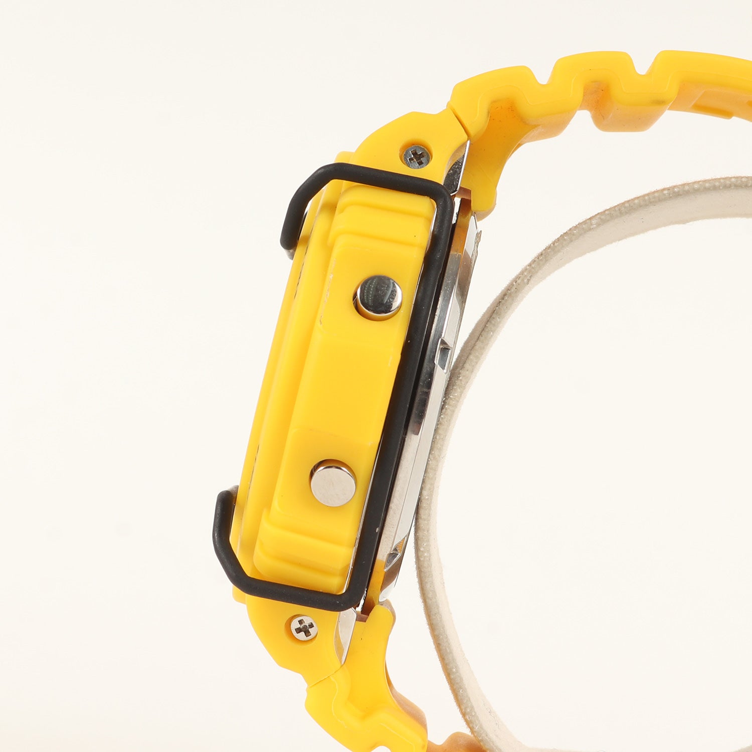 G-SHOCK/イエロースティング/DW-5700/スクリューバック G-SHOCK