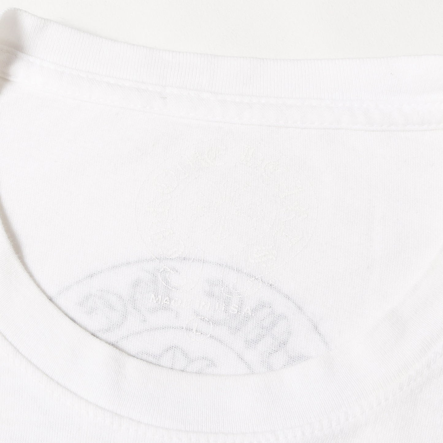 近年モデル ブランドロゴ ポケット Tシャツ