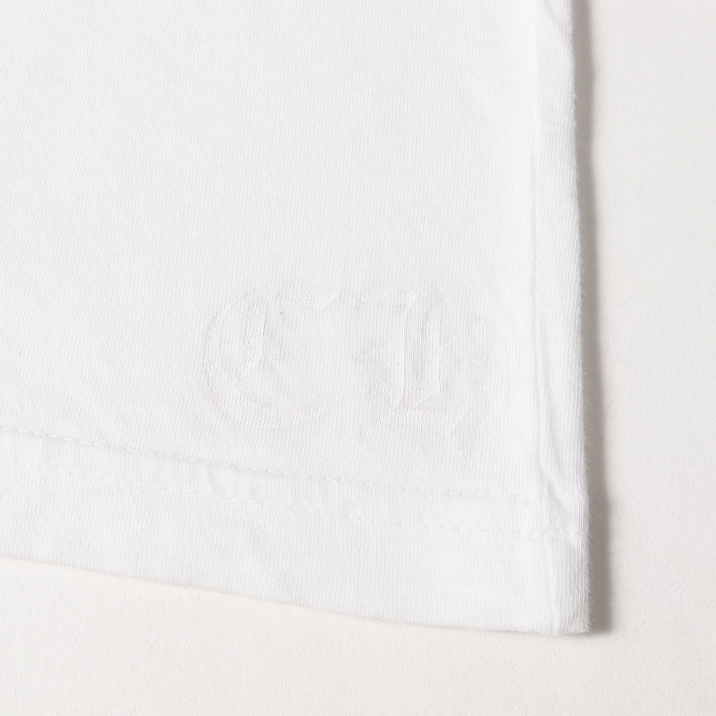 近年モデル ブランドロゴ ポケット Tシャツ