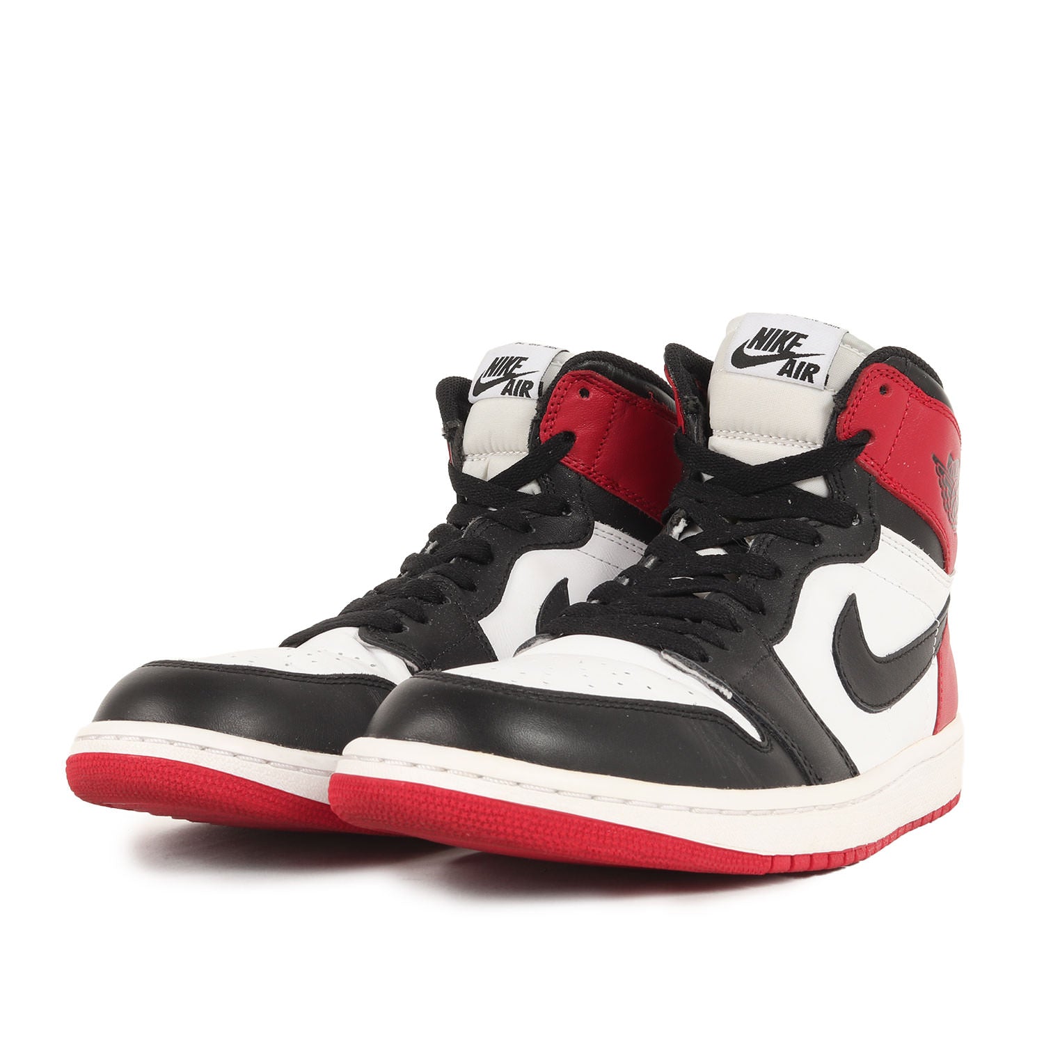 NIKE (ナイキ) AIR JORDAN 1 RETRO HIGH OG BLACK TOE つま黒 NIKE (ナイキ) AIR JORDAN 1 RETRO HIGH OG BLACK TOE つま黒