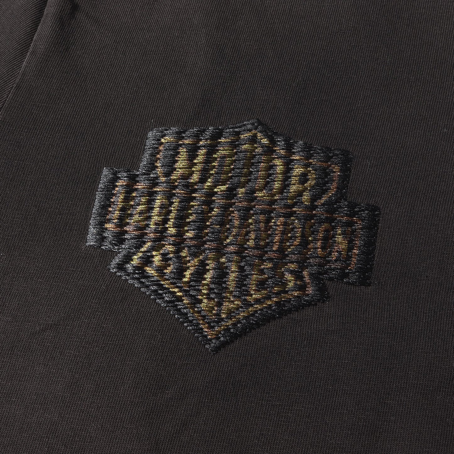 2018年モデル エンブレム刺繍 スリムフィット Tシャツ