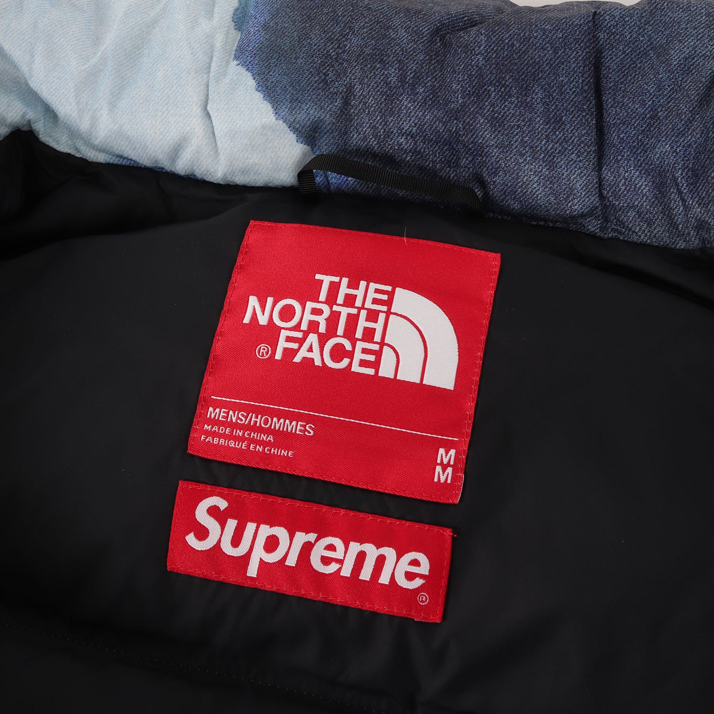 21AW ×THE NORTH FACE ブリーチド デニム プリント ヌプシ ダウンジャケット(Bleached Denim Print Nuptse Jacket)