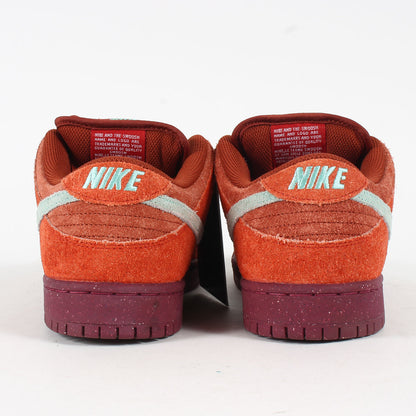 SB DUNK LOW PRO PRM MYSTIC RED AND ROSEWOOD (DV5429-601)