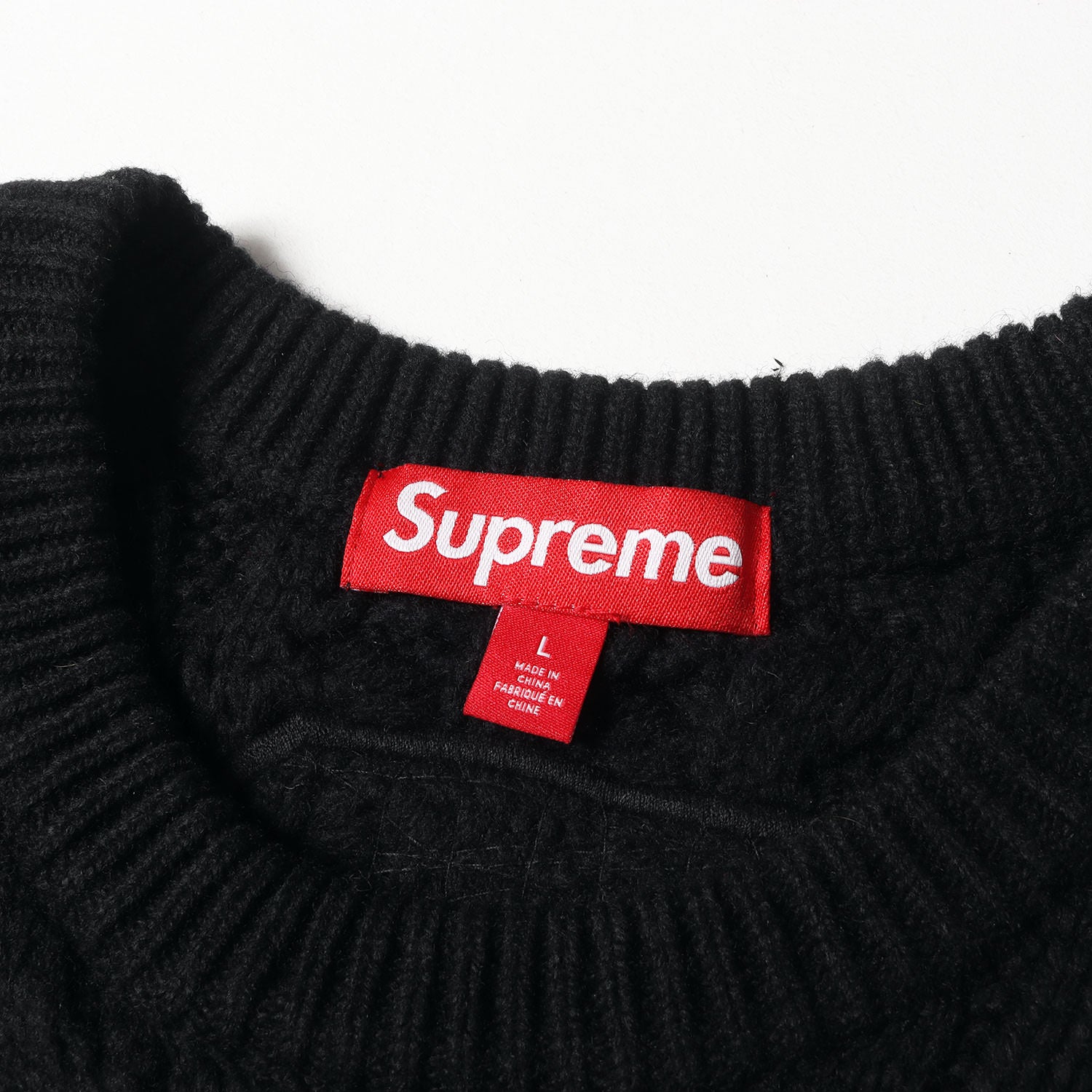 Supreme (シュプリーム) 23AW アップリケロゴ ケーブル ウールニット セーター(Appliqu Cable Knit Sweater)  – ブランド古着の通販・買取 | BEEGLE by Boo-Bee