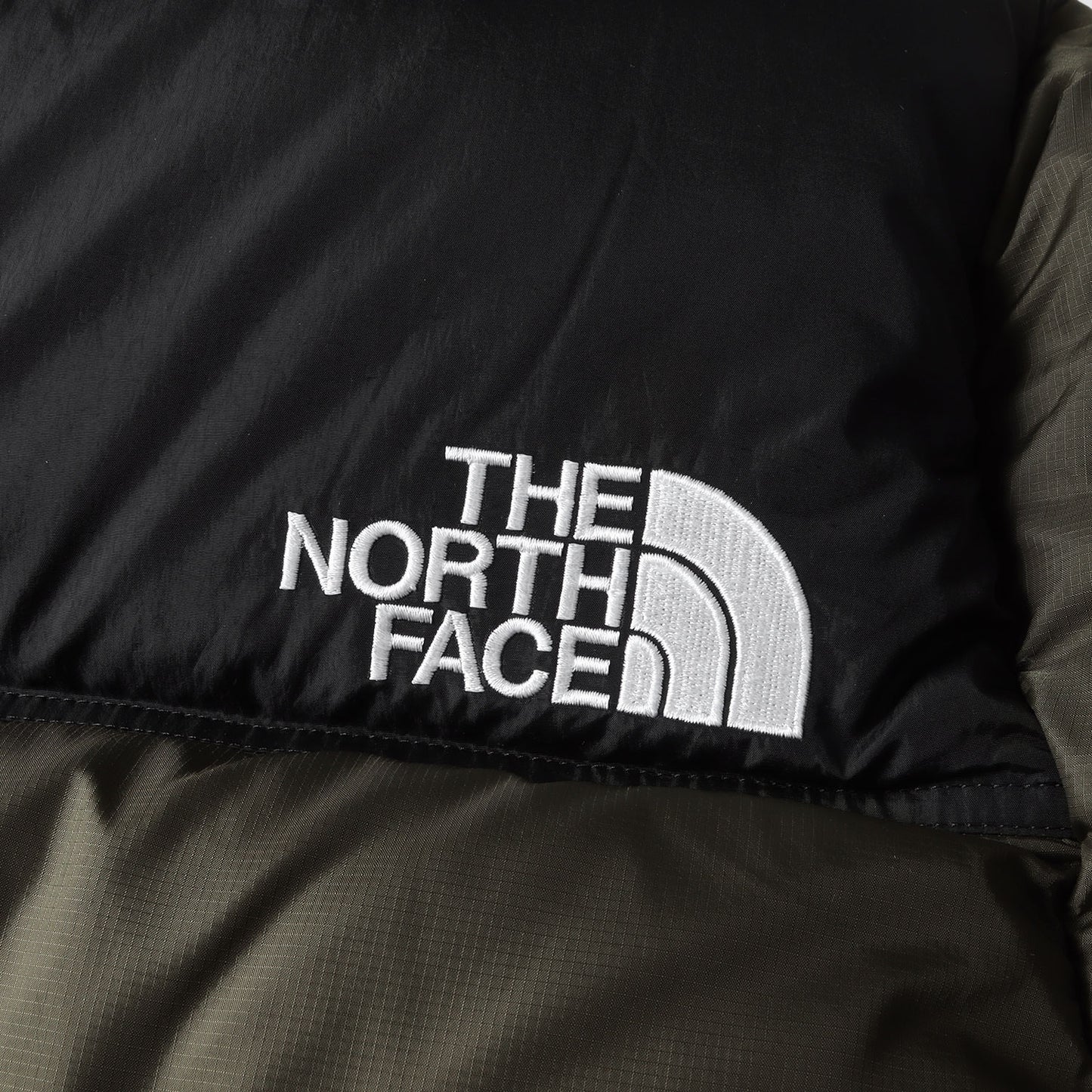 23AW ヌプシフーディーダウンジャケット(Nuptse Hoodie)