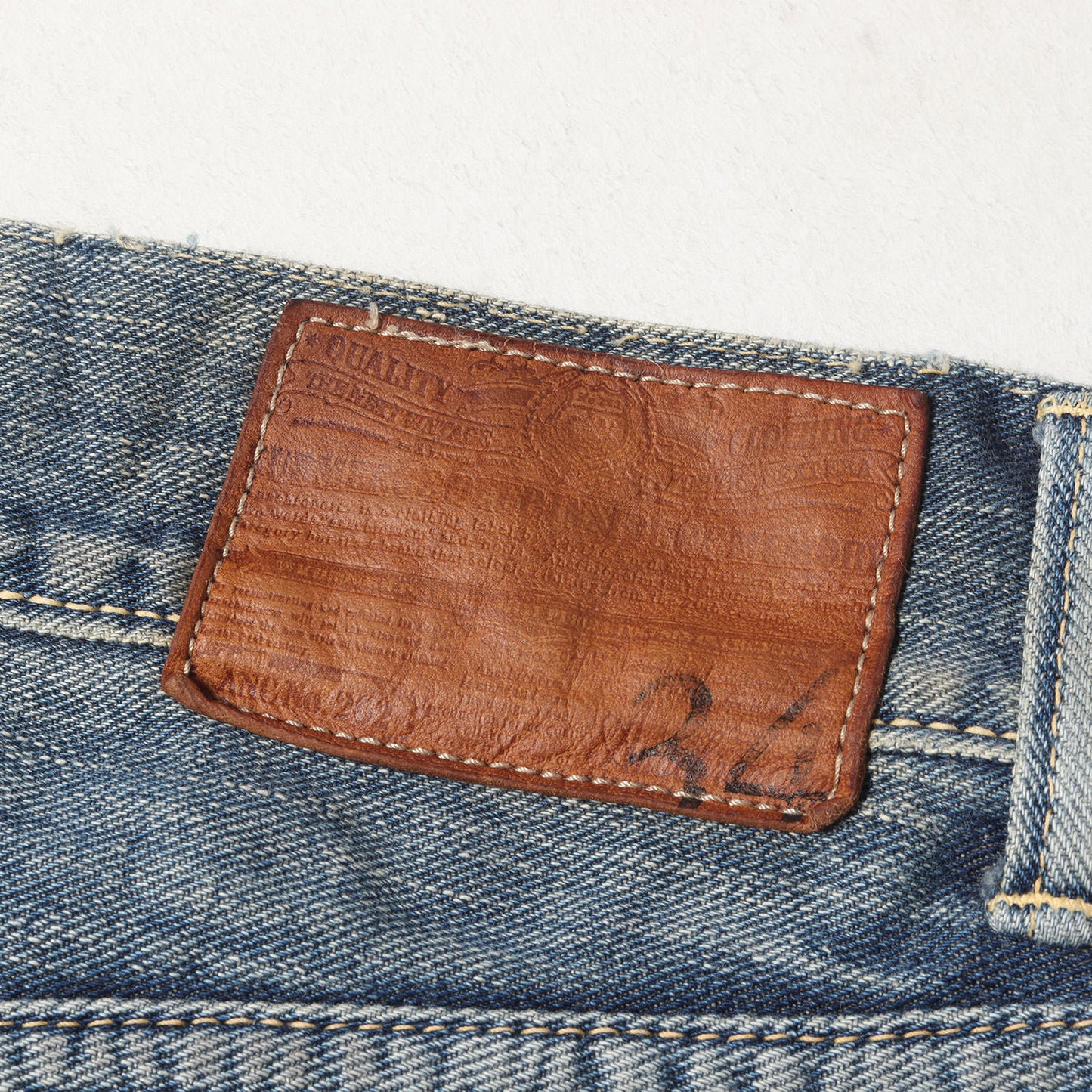 ダメージリペア加工 デニムパンツ