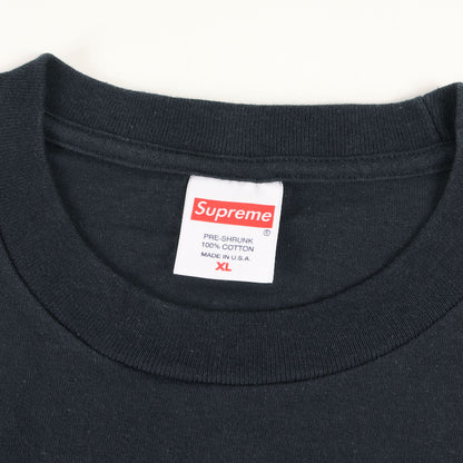 ×KAWS チョークBOXロゴ Tシャツ(Chalk Box Logo Tee)