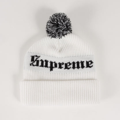 オールドイングリッシュロゴ ボンボン ニットビーニー(Old English Beanie)