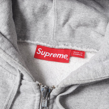 フード アップリケ ジップ スウェット パーカー(Felt Hooded Logo Zip-Up Sweat)