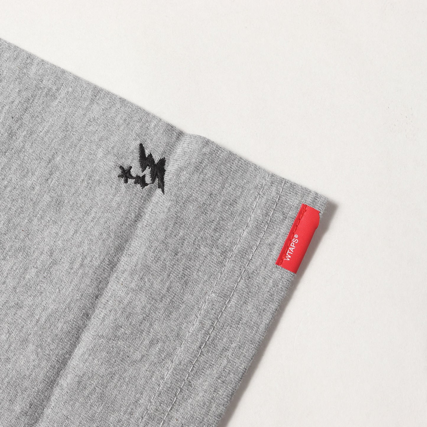 ブランドロゴ クルーネック Tシャツ(BRACKET)