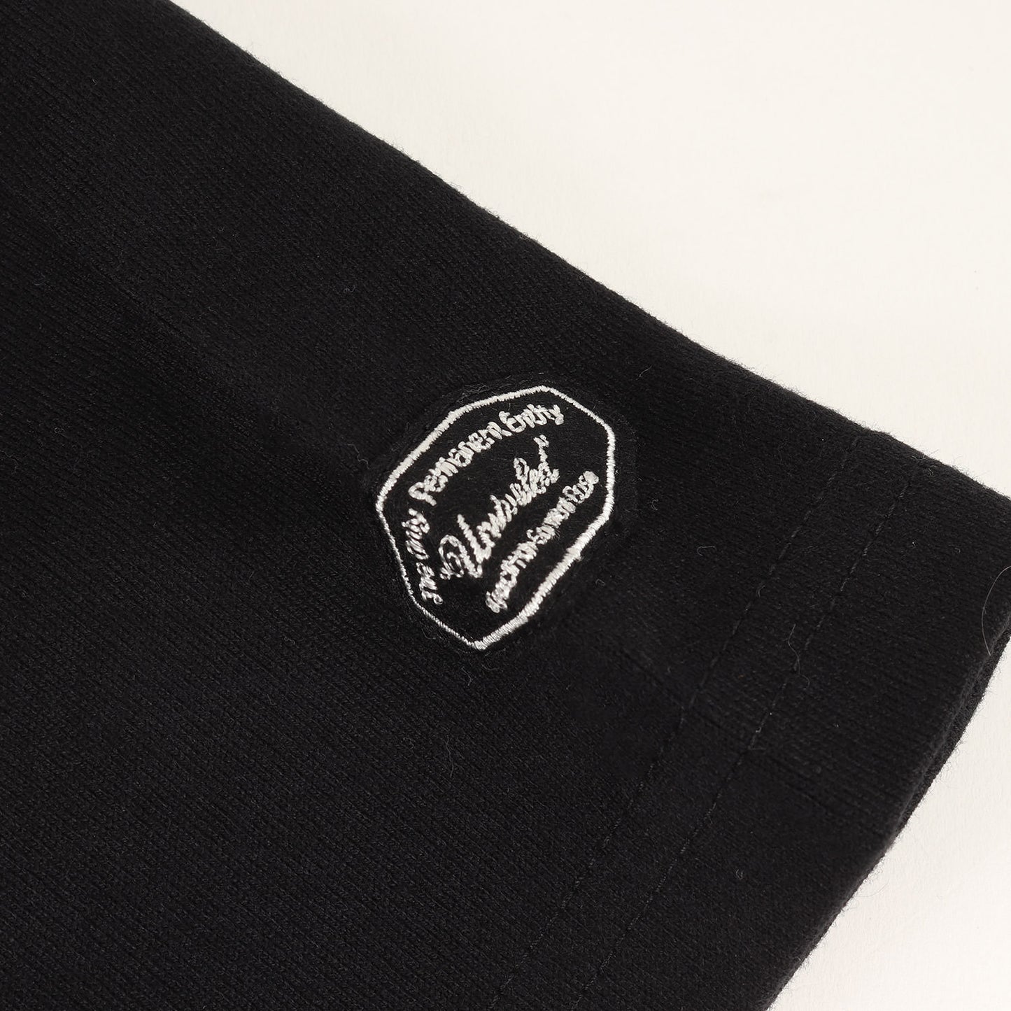×UNRIVALED スターパッチ バンダナプリント Tシャツ