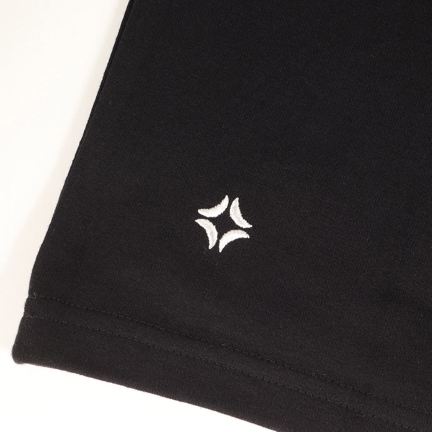 ×UNRIVALED スターパッチ バンダナプリント Tシャツ