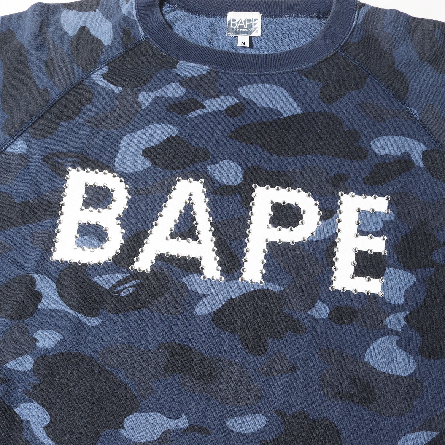 A BATHING APE (ア ベイシング エイプ) 00s ラインストーン BAPEロゴ カラーカモ 猿迷彩 半袖 スウェット -  ブランド古着の通販・買取 | BEEGLE by Boo-Bee