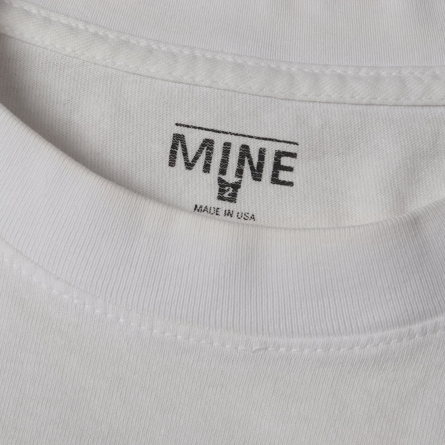 ×MINE ブランドロゴ刺繍 クルーネック Tシャツ