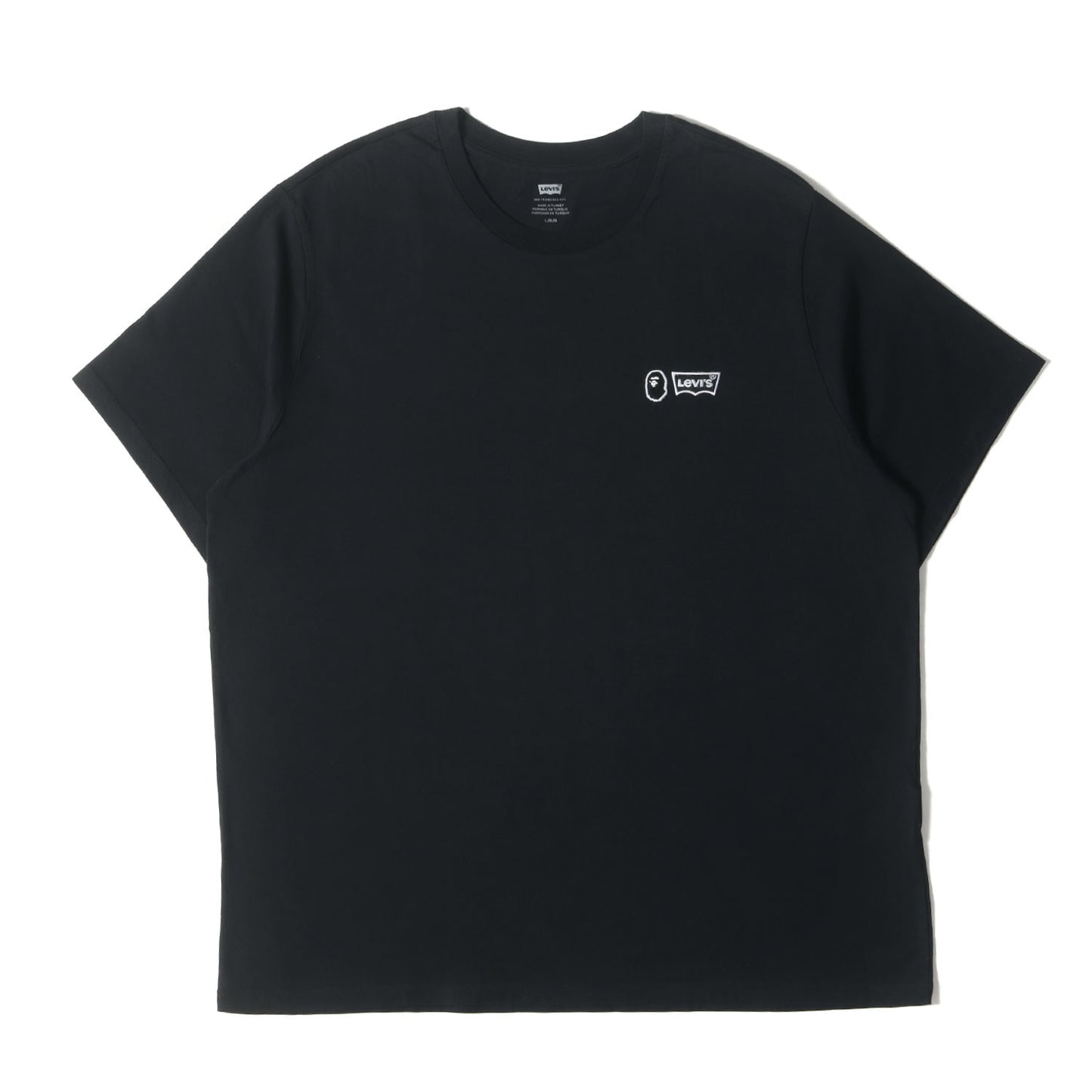 ×Levi's ワッペン付き クルーネック Tシャツ