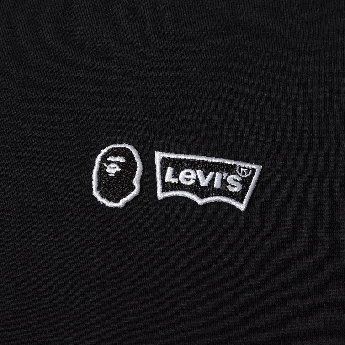 ×Levi's ワッペン付き クルーネック Tシャツ