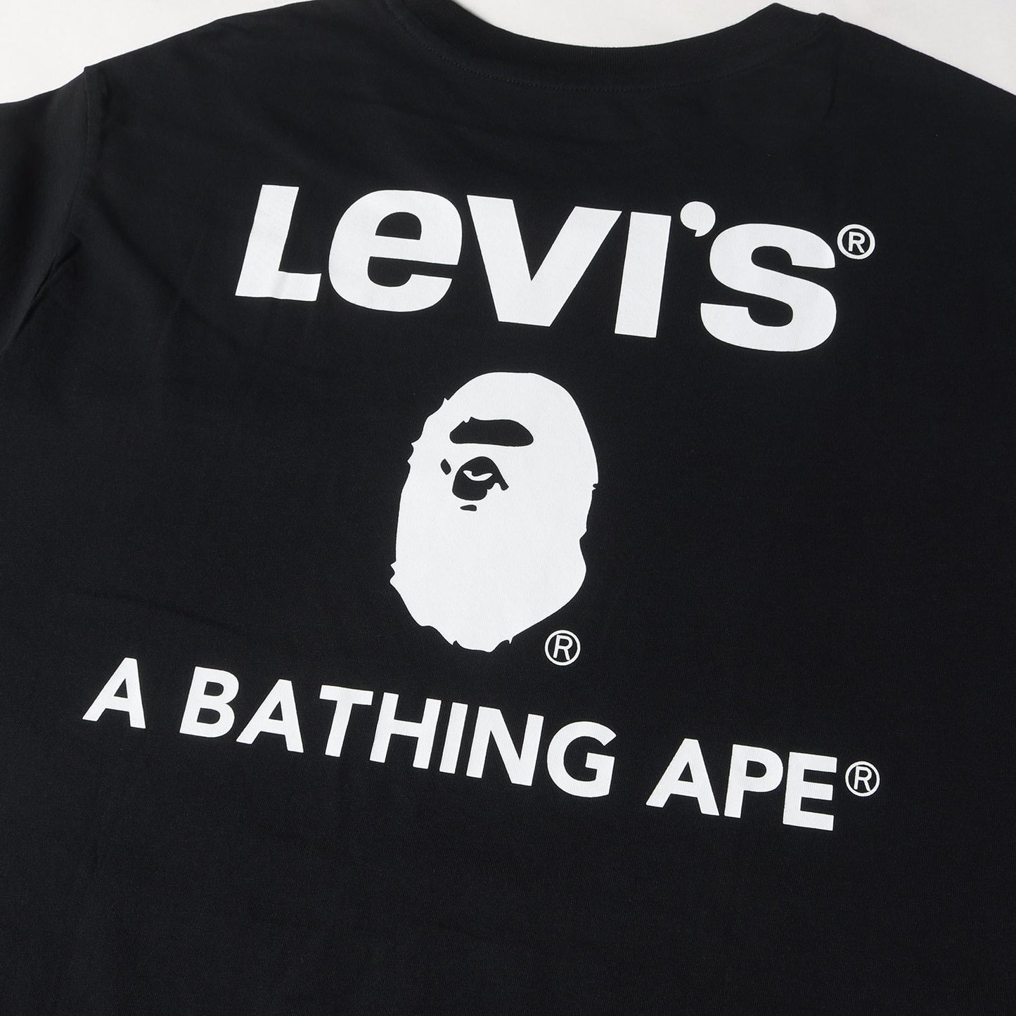 ×Levi's ワッペン付き クルーネック Tシャツ