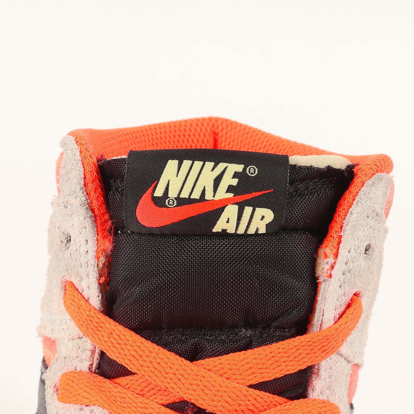 AIR JORDAN 1 RETRO HIGH OG HYPER CRIMSON (555088-018)