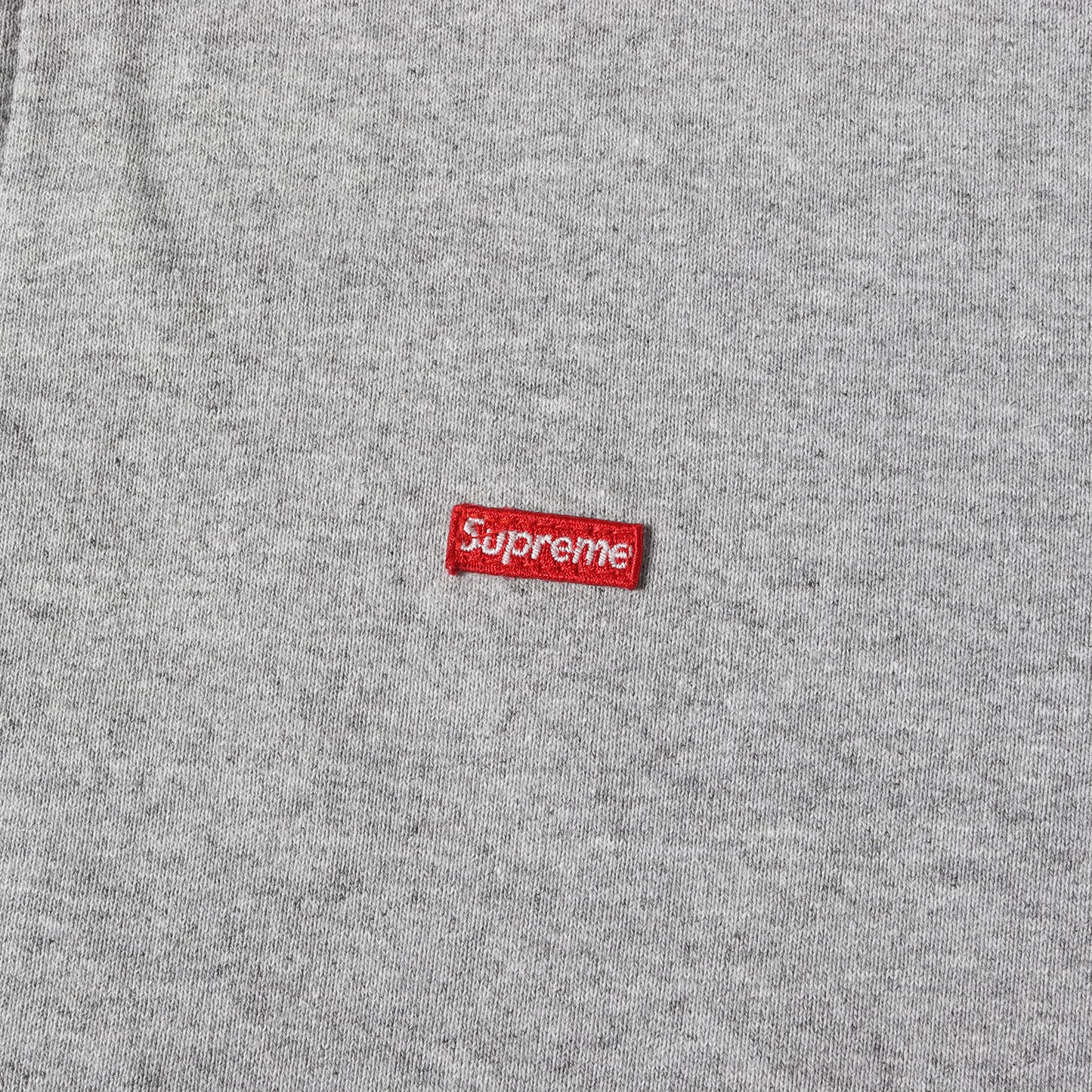 スモールBOXロゴ ジップ スウェットパーカー(Small Box Zip Up Sweatshirt)