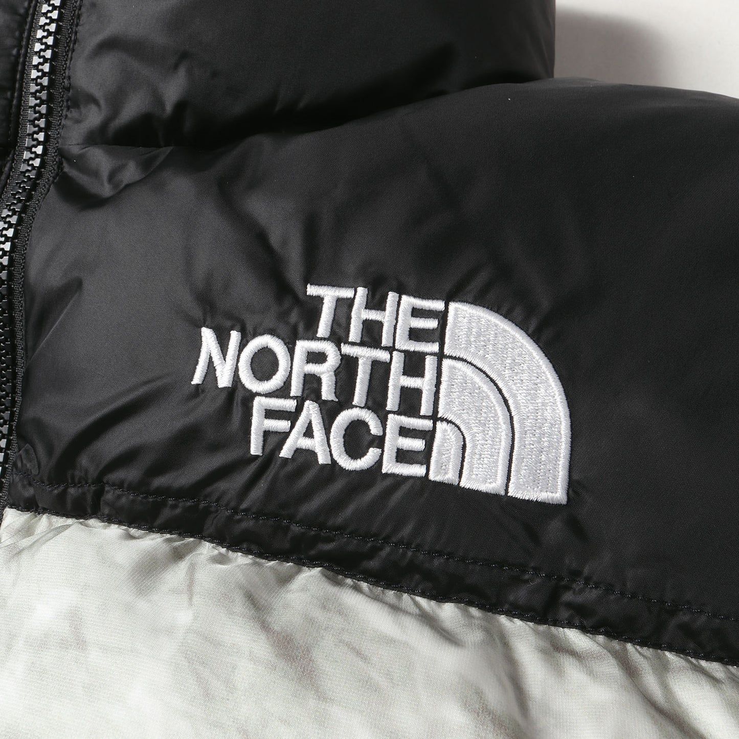 ×THE NORTH FACE ペーパープリント ヌプシ ダウンジャケット(Paper Print Nuptse Jacket)