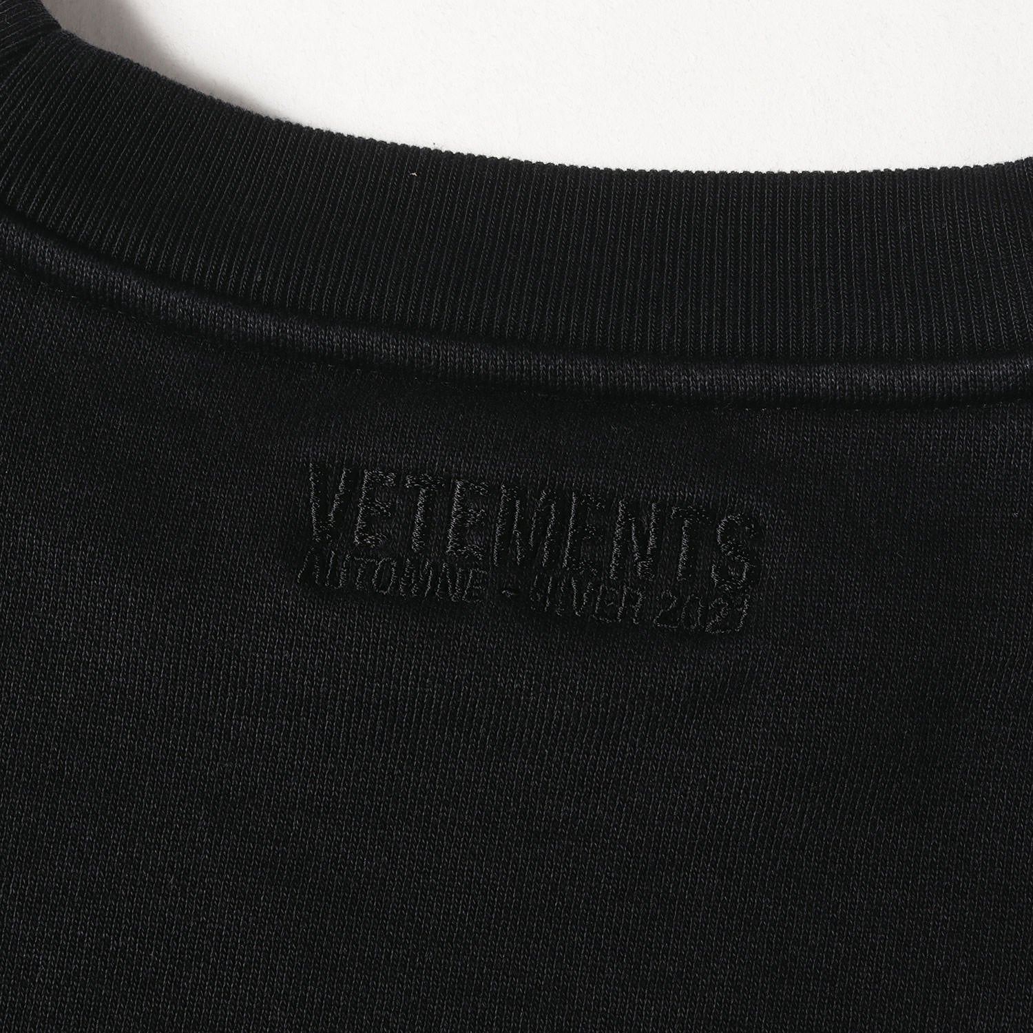 VETEMENTS ヴェトモン スウェット サイズ:S 20AW ロゴテープ デザイン オーバーサイズ スウェットシャツ (Logo Tape Sweatshirt) ブラック 黒 トップス トレーナー【メンズ】【中古】【K4281】 20AW ロゴテープ デザイン オーバーサイズ スウェットシャツ(Logo Tape