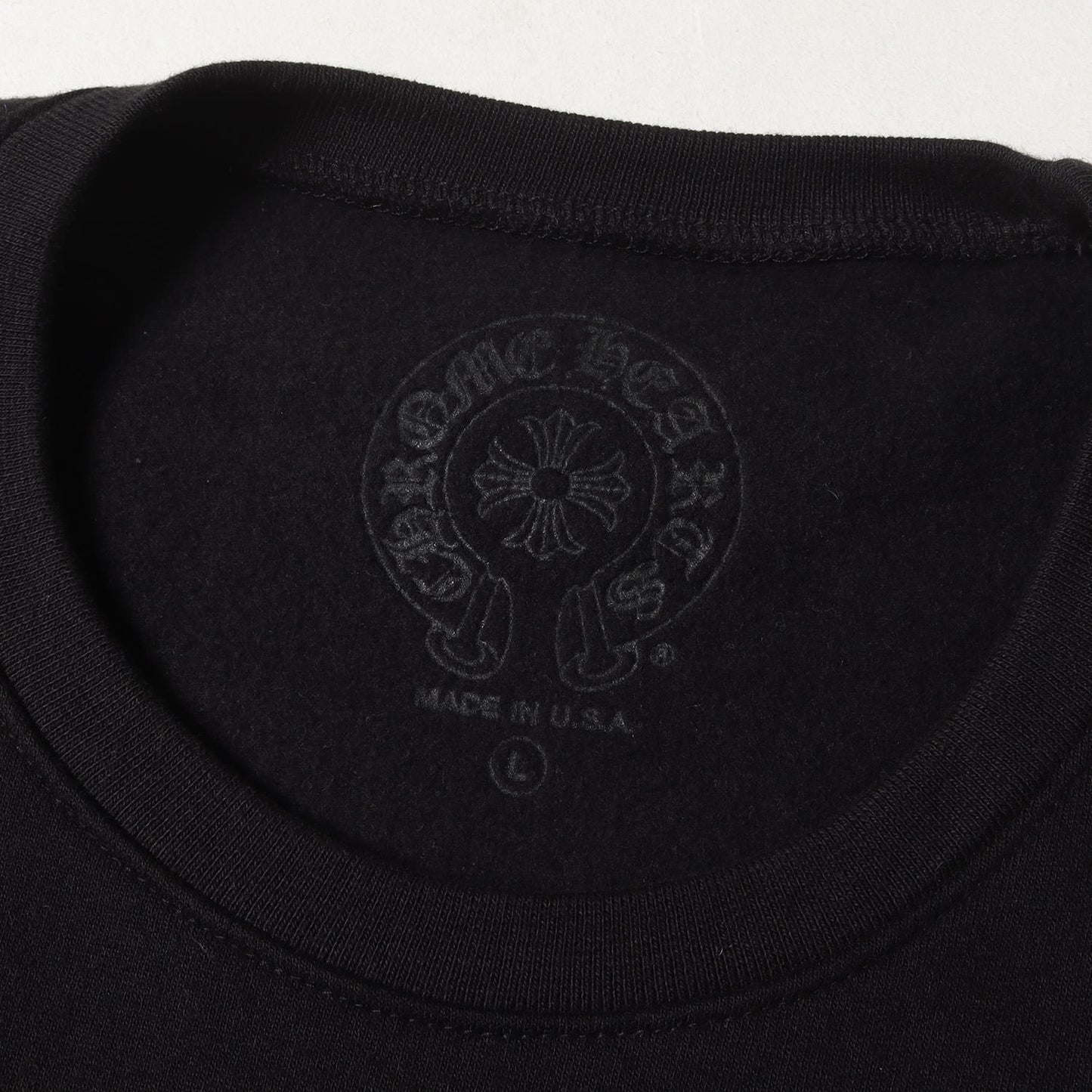 24年モデル フローラルクロス & スクロールラベル クルーネック スウェット(SWTSHRT PLVR)