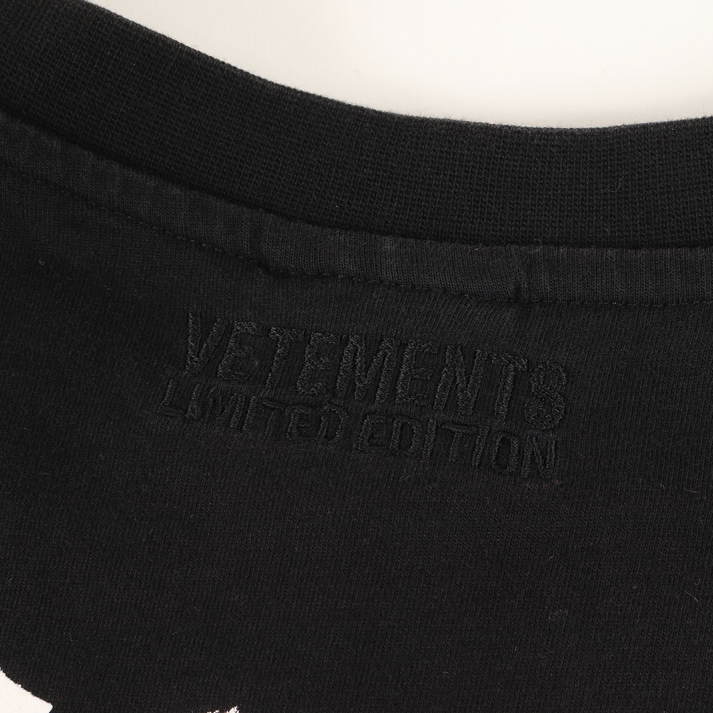 21SS アナーキーロゴ オーバーサイズ Tシャツ(Anarchy Gothic Logo T-Shirt)