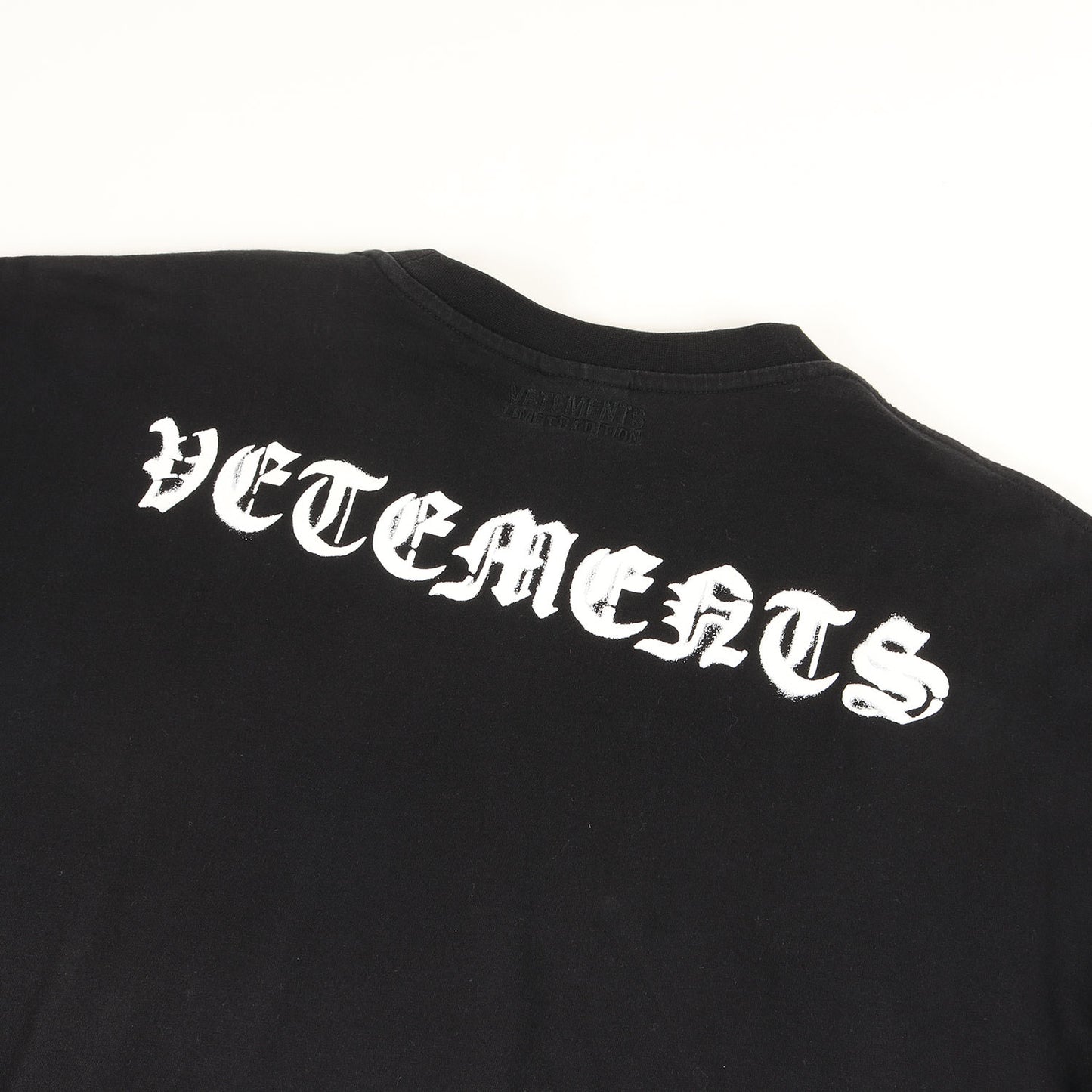 21SS アナーキーロゴ オーバーサイズ Tシャツ(Anarchy Gothic Logo T-Shirt)