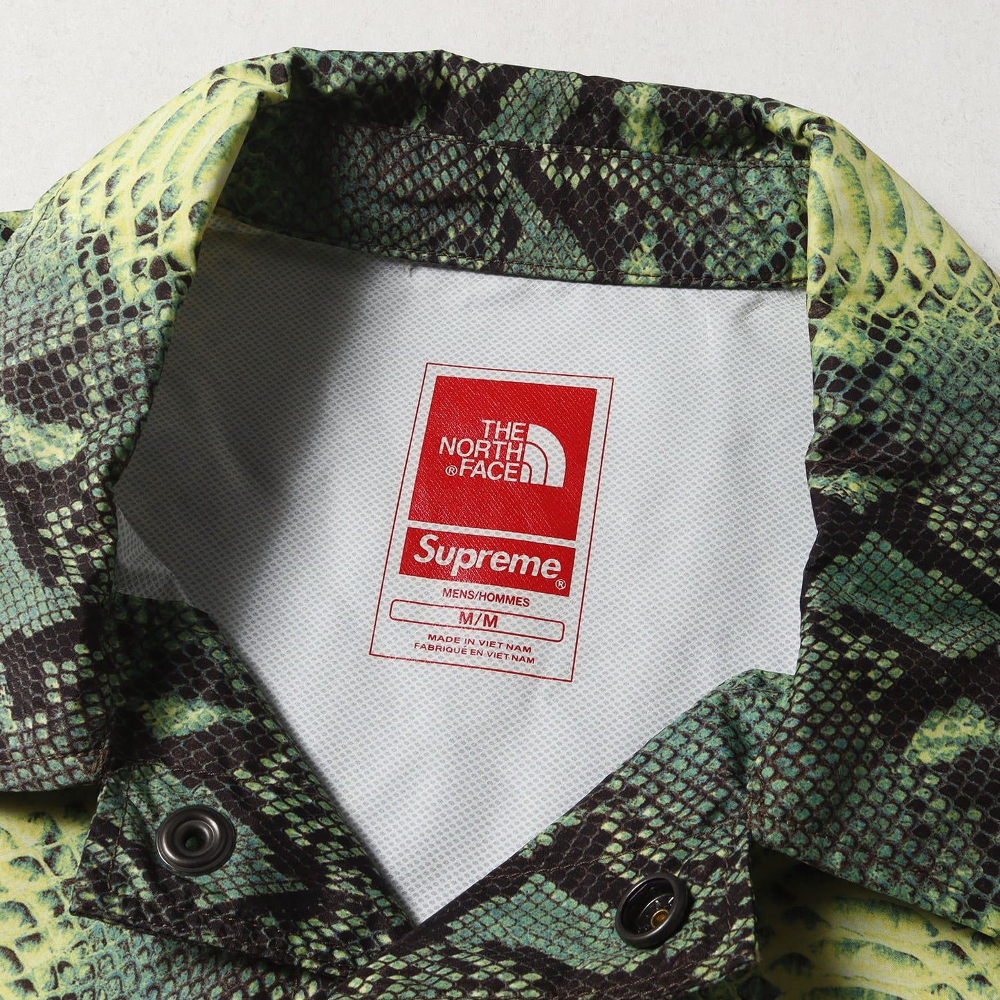 ×THE NORTH FACE スネーク柄 コーチジャケット(Snakeskin Taped Seam Coaches Jacket)