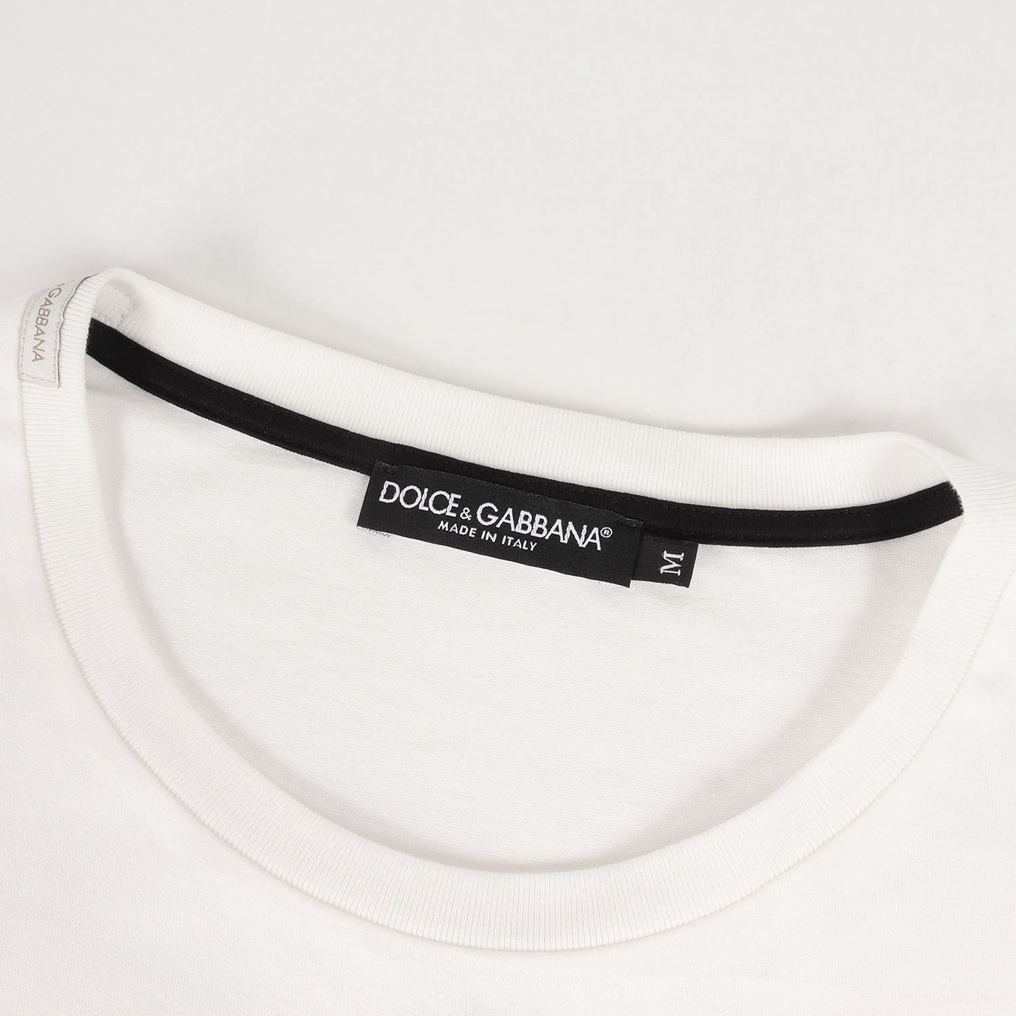 近年モデル DGロゴ刺繍 クルーネック Tシャツ(Logo Printed Short-sleeved T-shirt)