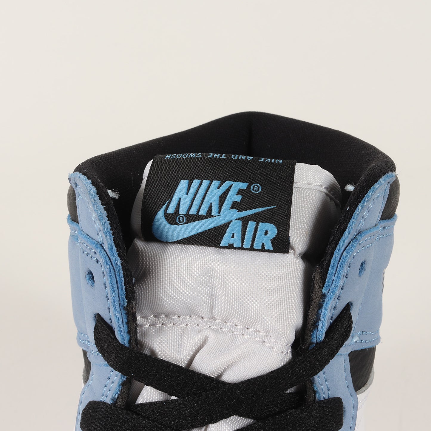 AIR JORDAN 1 RETRO HIGH OG UNIVERSITY BLUE (555088-134)