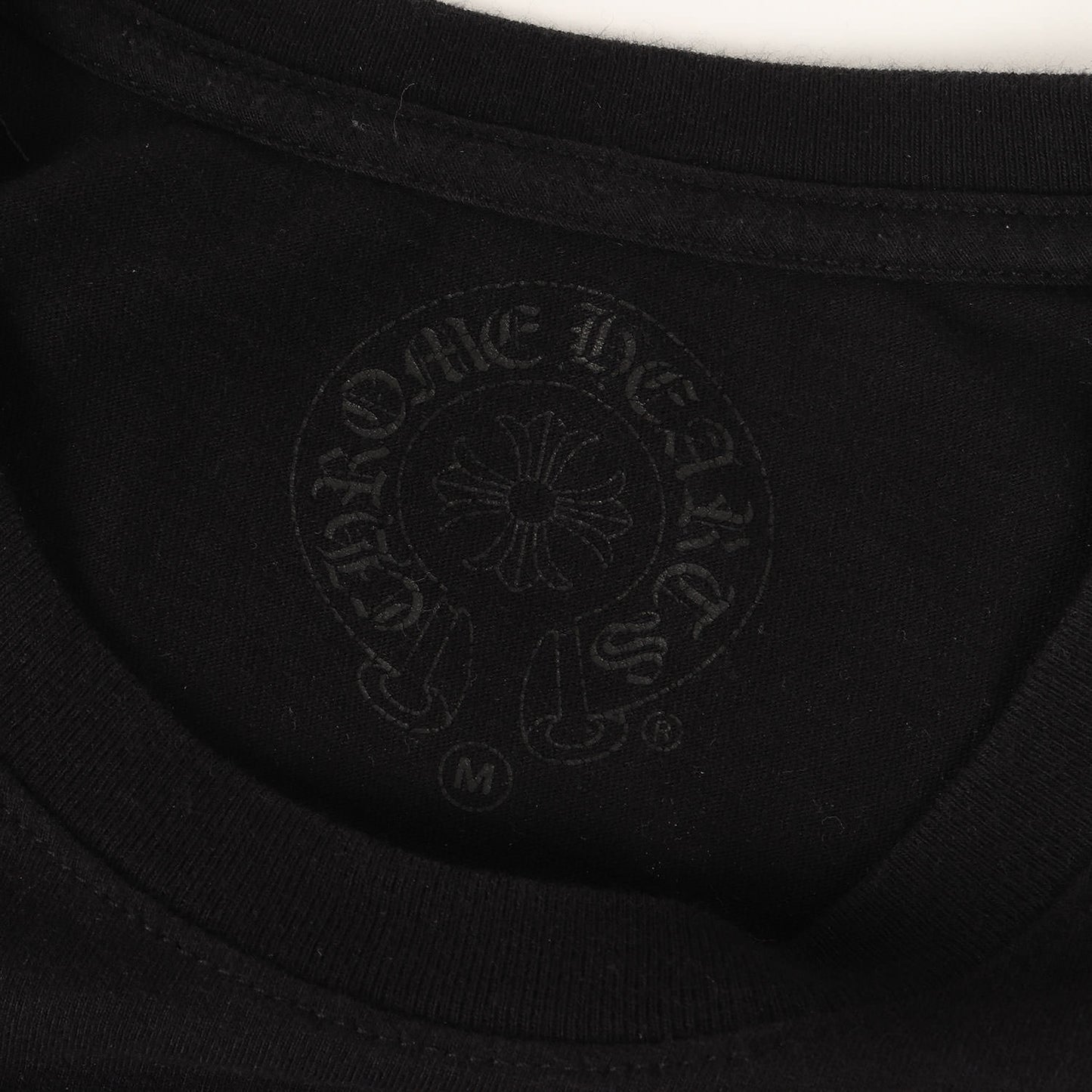 近年モデル THE HEROES PROJECT スクロールラベル ポケット Tシャツ