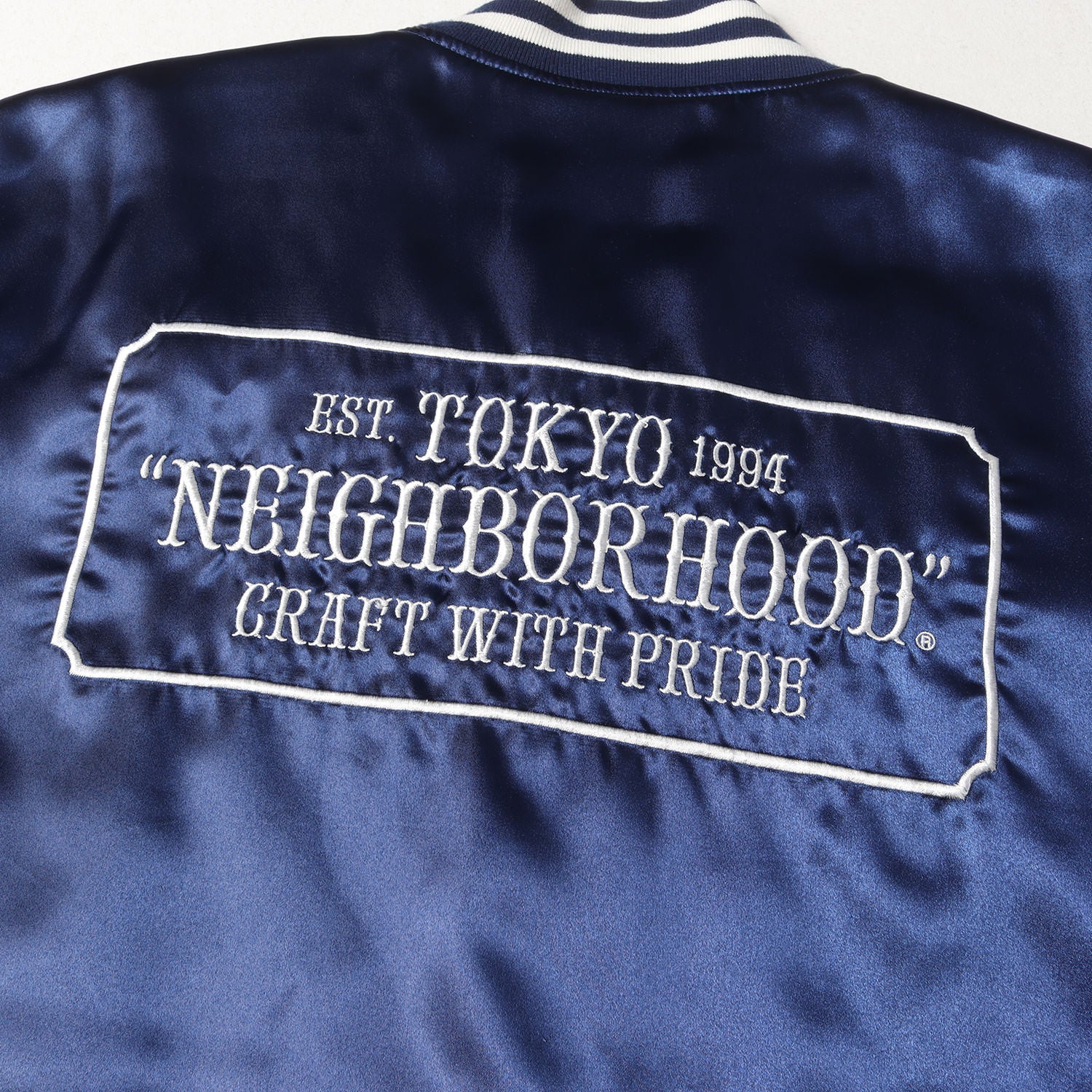 NEIGHBORHOOD (ネイバーフッド) ブランドロゴ刺繍 サテン スタジャン 