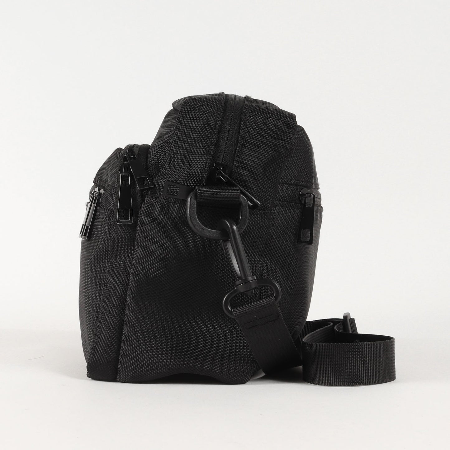 ナイロンキャンバス ショルダーバッグ