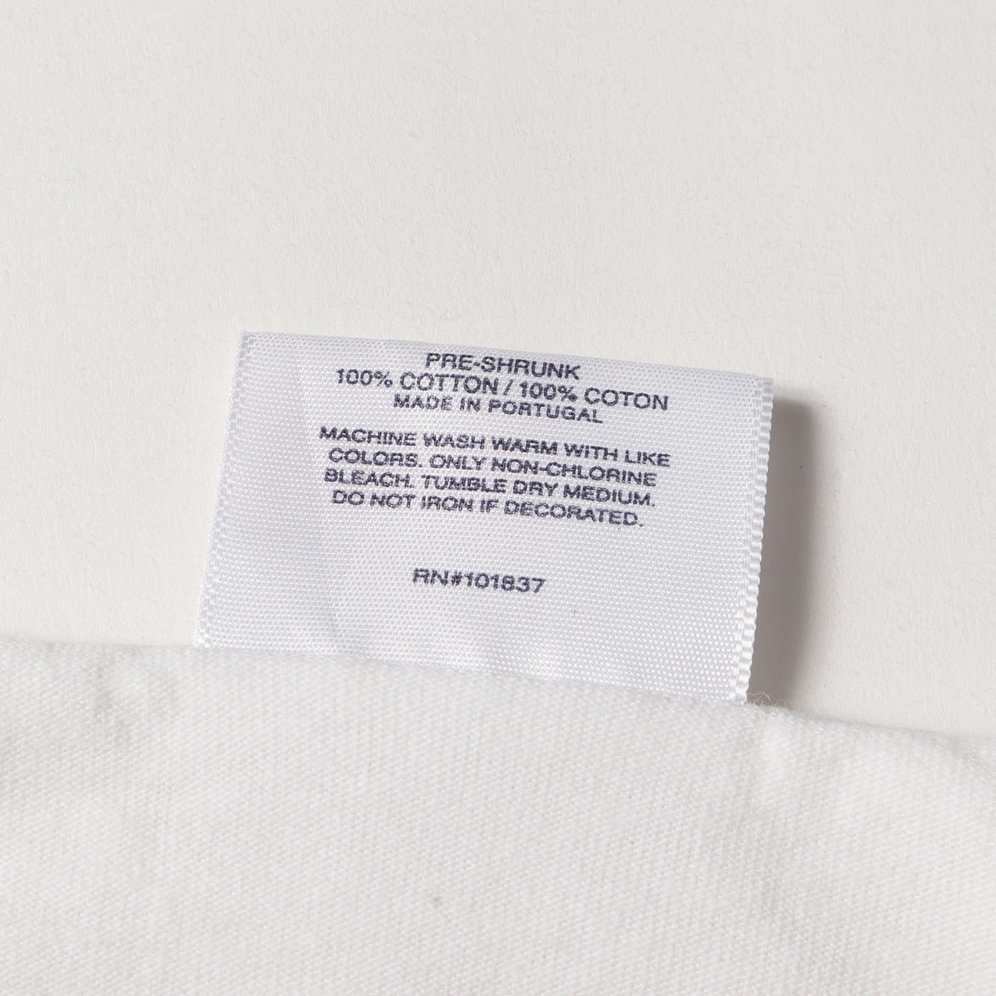 ×COMME des GARCONS SHIRT スプリット BOXロゴ Tシャツ(Split Box Logo Tee)