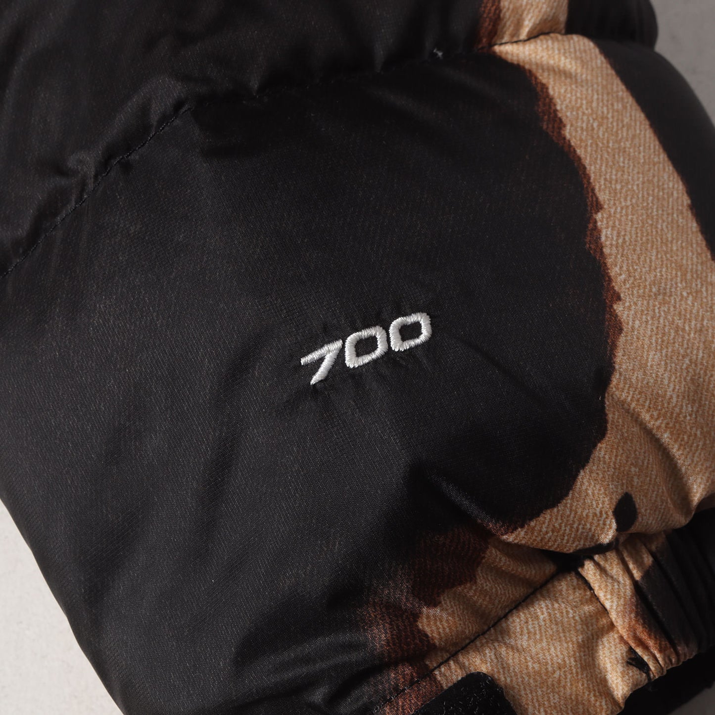 21AW ×THE NORTH FACE ブリーチド デニム プリント ヌプシ ダウンジャケット(Bleached Denim Print Nuptse Jacket ND52100I)