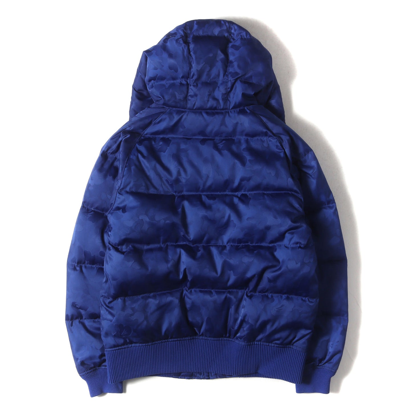 レザーパッチ付き ジャガードカモ 猿迷彩 ダウンジャケット