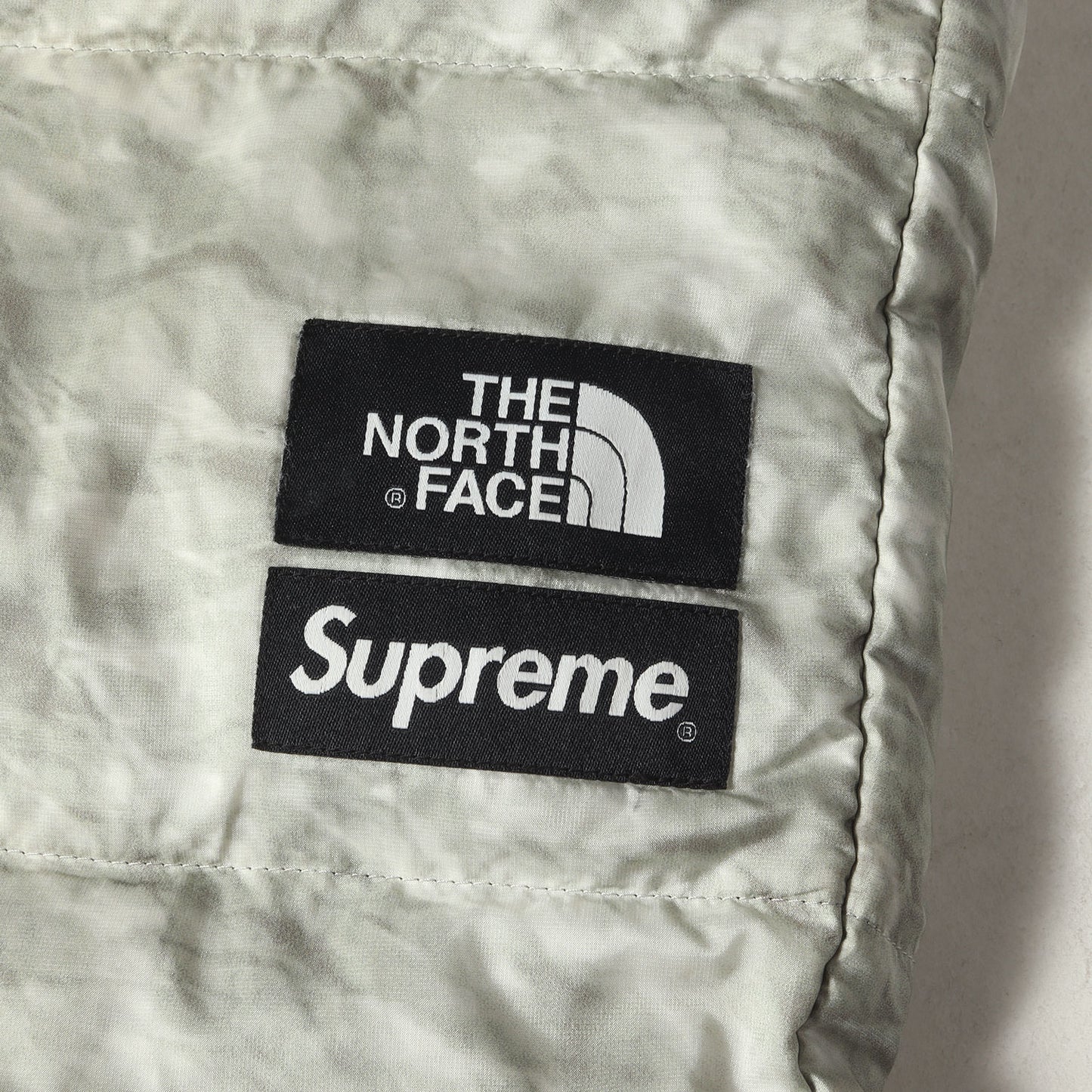 Supreme (シュプリーム) ×THE NORTH FACE ペーパープリント ヌプシ  