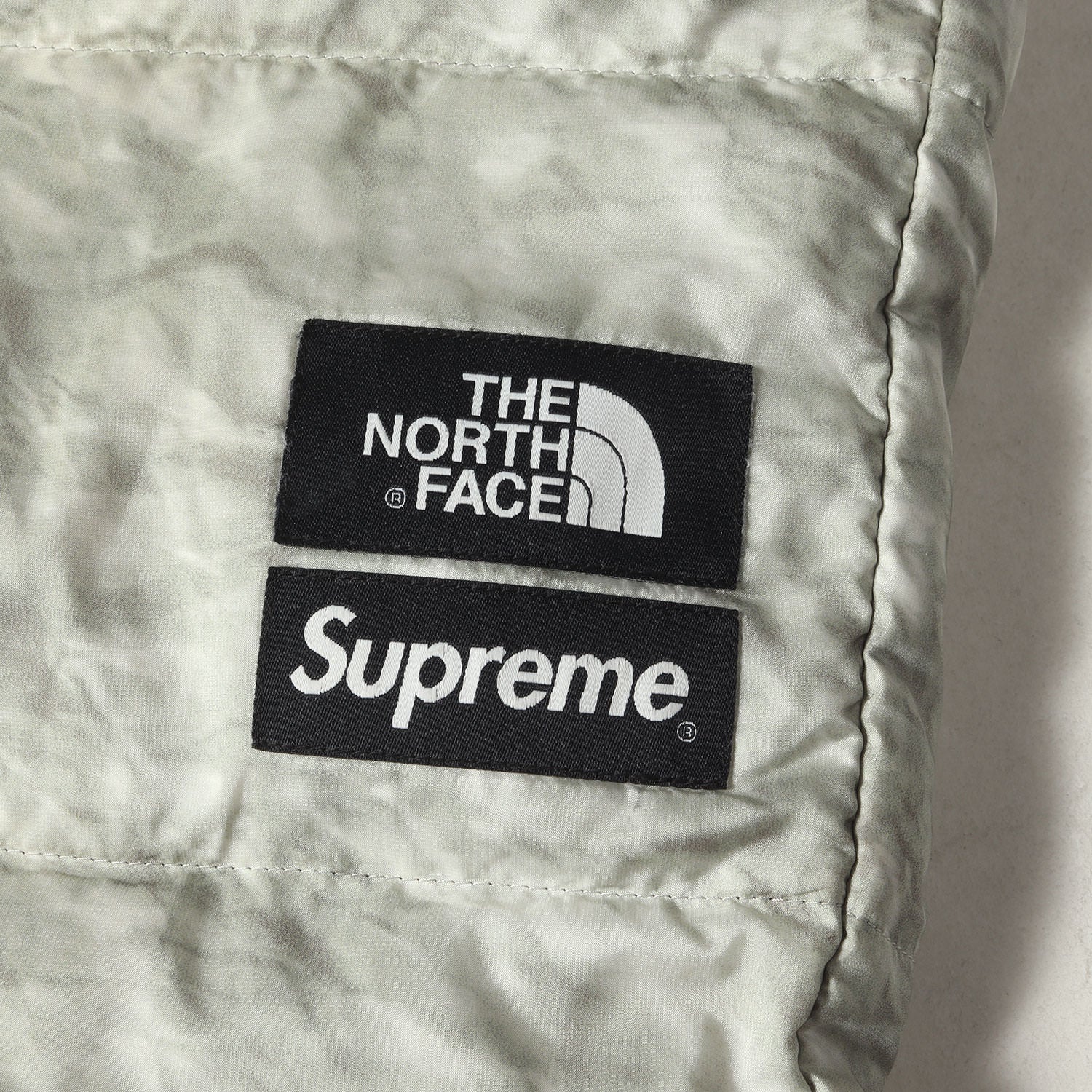 Supreme (シュプリーム) ×THE NORTH FACE ペーパープリント ヌプシ 