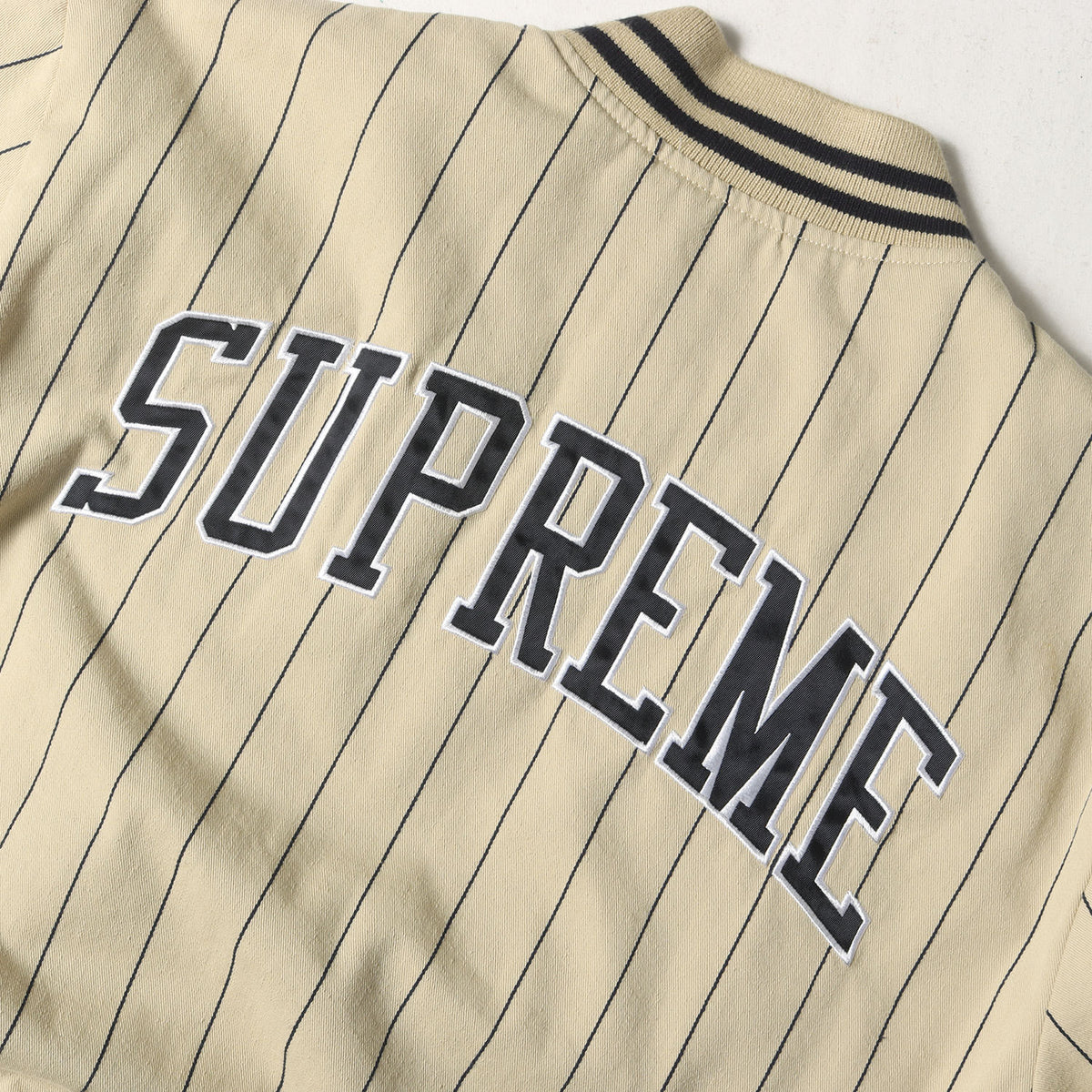 最高ロゴ ピンストライプ バーシティジャケット(Pinstripe Varsity Jacket)