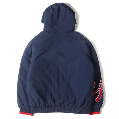 袖スクリプトロゴ 裏地キルティング フード ジャケット(Sleeve Script Sideline Jacket)