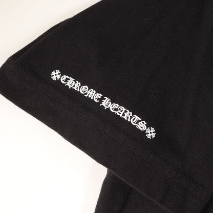 近年モデル ダガー&ブランドロゴ ポケット Tシャツ