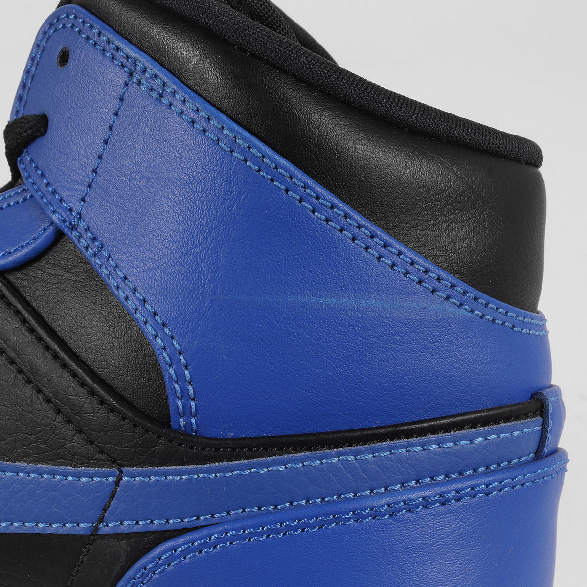 AIR JORDAN 1 MID HYPER ROYAL (554724-077)