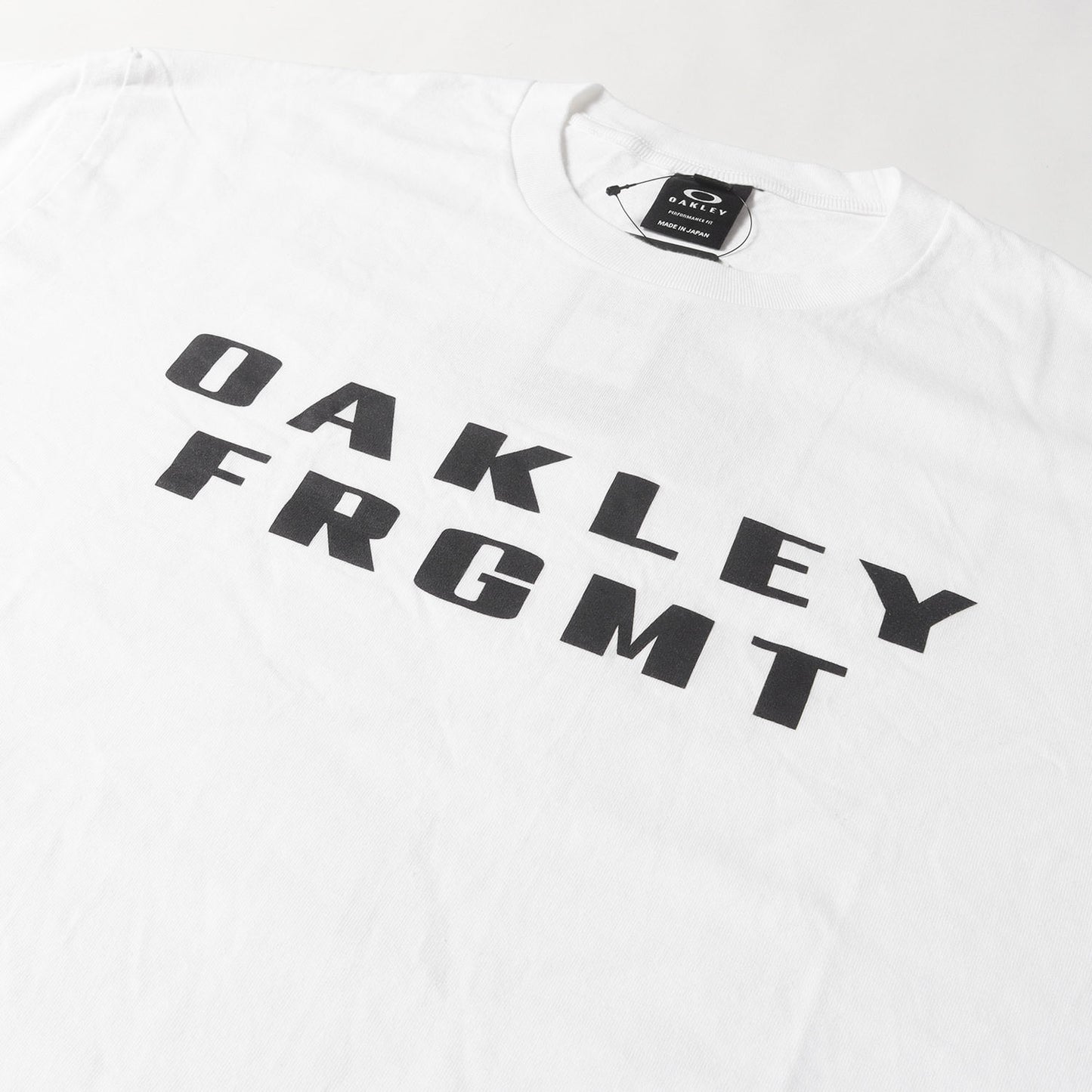 ×fragment design ブランドロゴ クルーネック Tシャツ