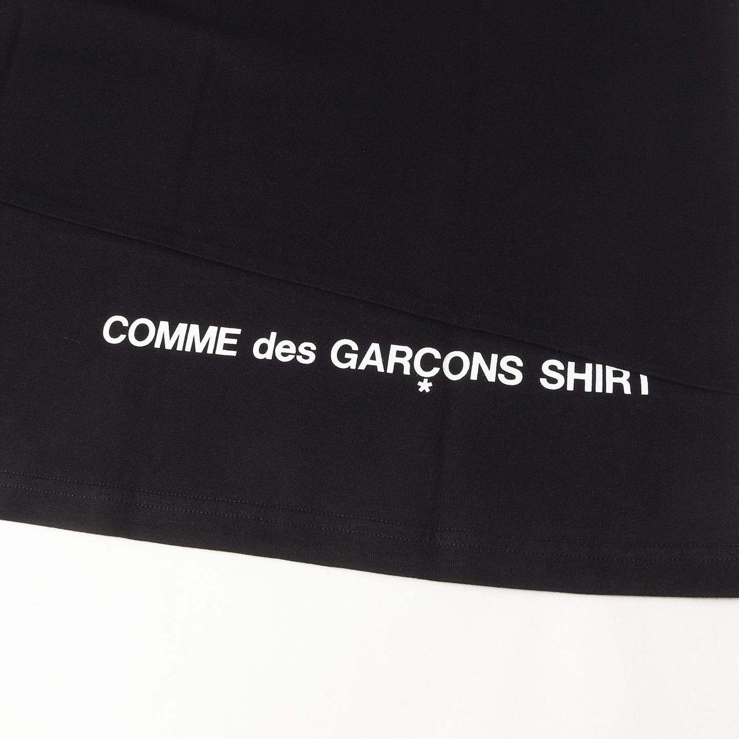 ×COMME des GARCONS SHIRT スプリット BOXロゴ Tシャツ(Split Box Logo Tee)