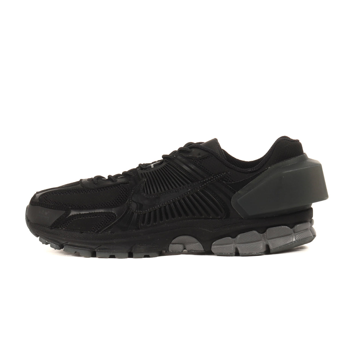 ×A–COLD–WALL ZOOM VOMERO +5 (AT3152-001)