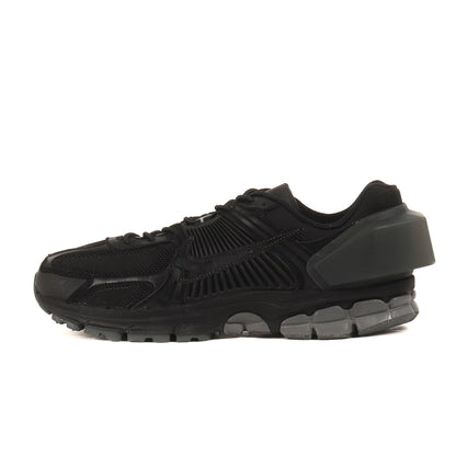 ×A–COLD–WALL ZOOM VOMERO +5 (AT3152-001)